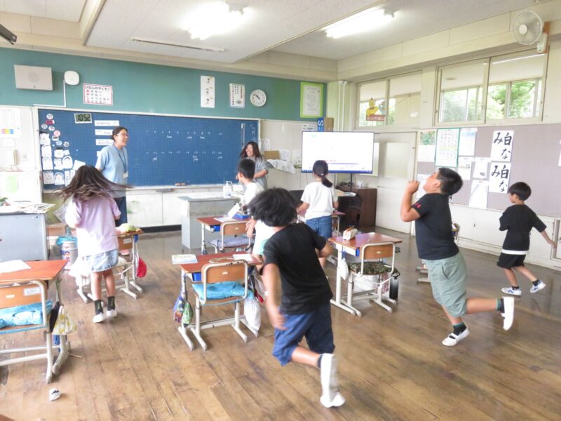 英語で歌って踊って