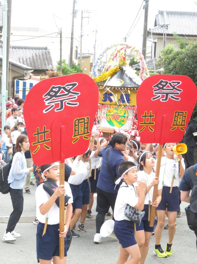 盛り上がった 神輿パレード